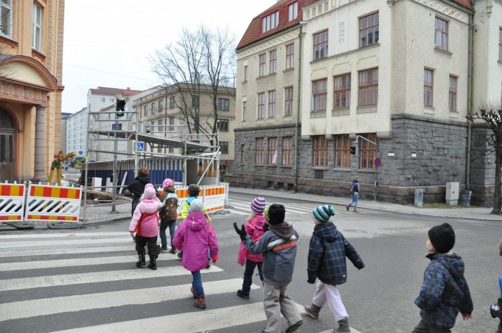 Cygnaeus skola, trafik, trafikkorsning, skolelever, barn, fotgängare, övergångsställe