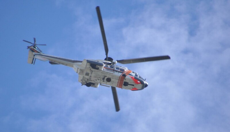 en helikopter