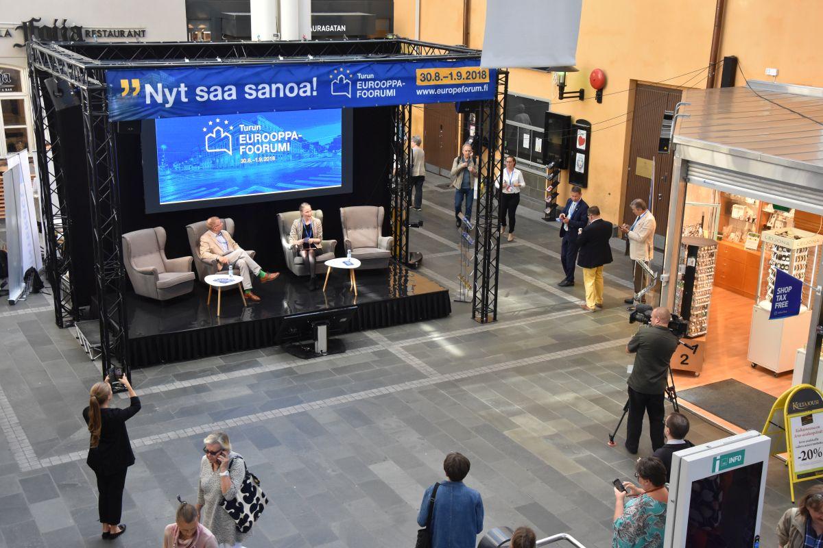 En scen i ett köpcenter