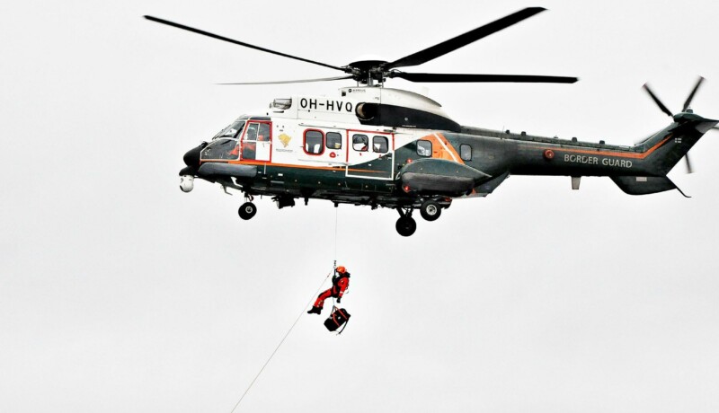 en helikopter