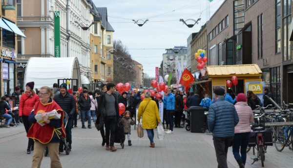 Valkampanj på gågatan i Åbo