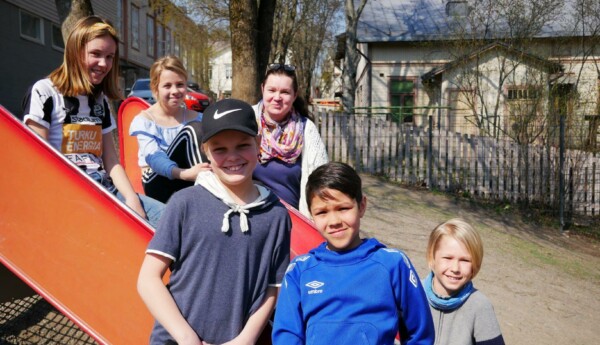 (Bakre raden) Mette Vilppu, Julia Sundqvist, Maria Nylund, (främre raden) Oscar Neovius, Amilcar Jungar och Emil Krogell.