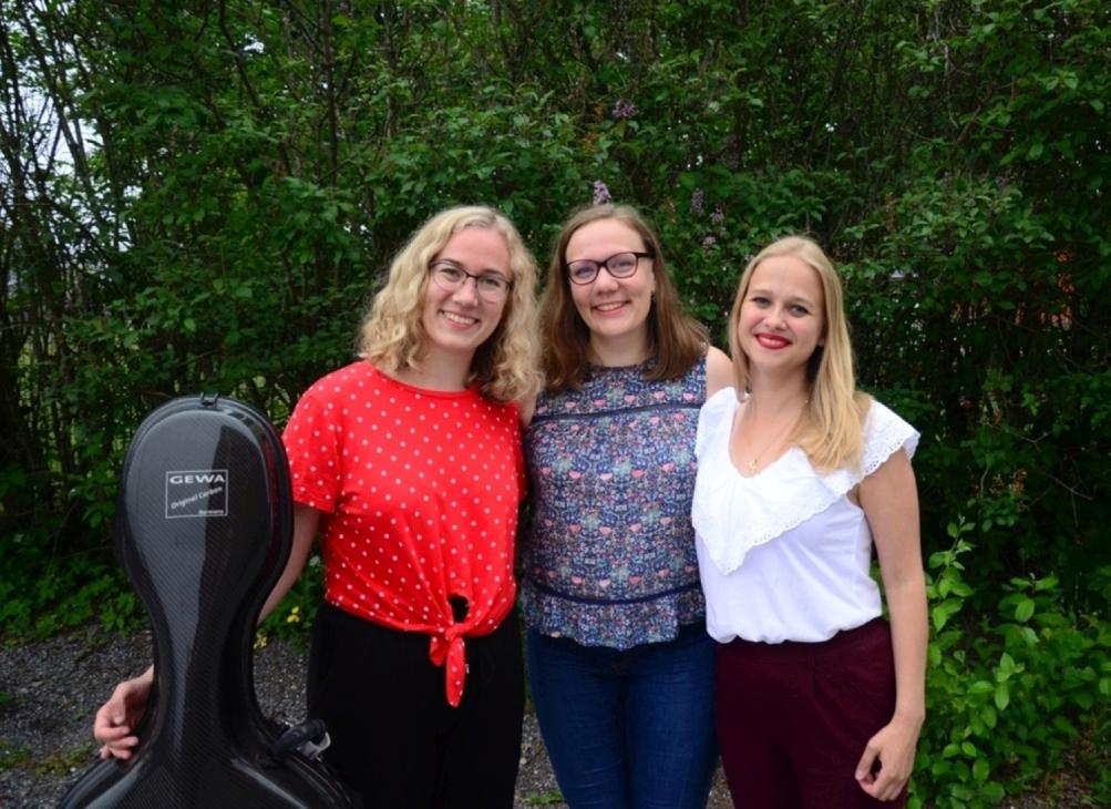 Antonia Hägglund, Sofia Hägglund och Mirjam Granström framifrån