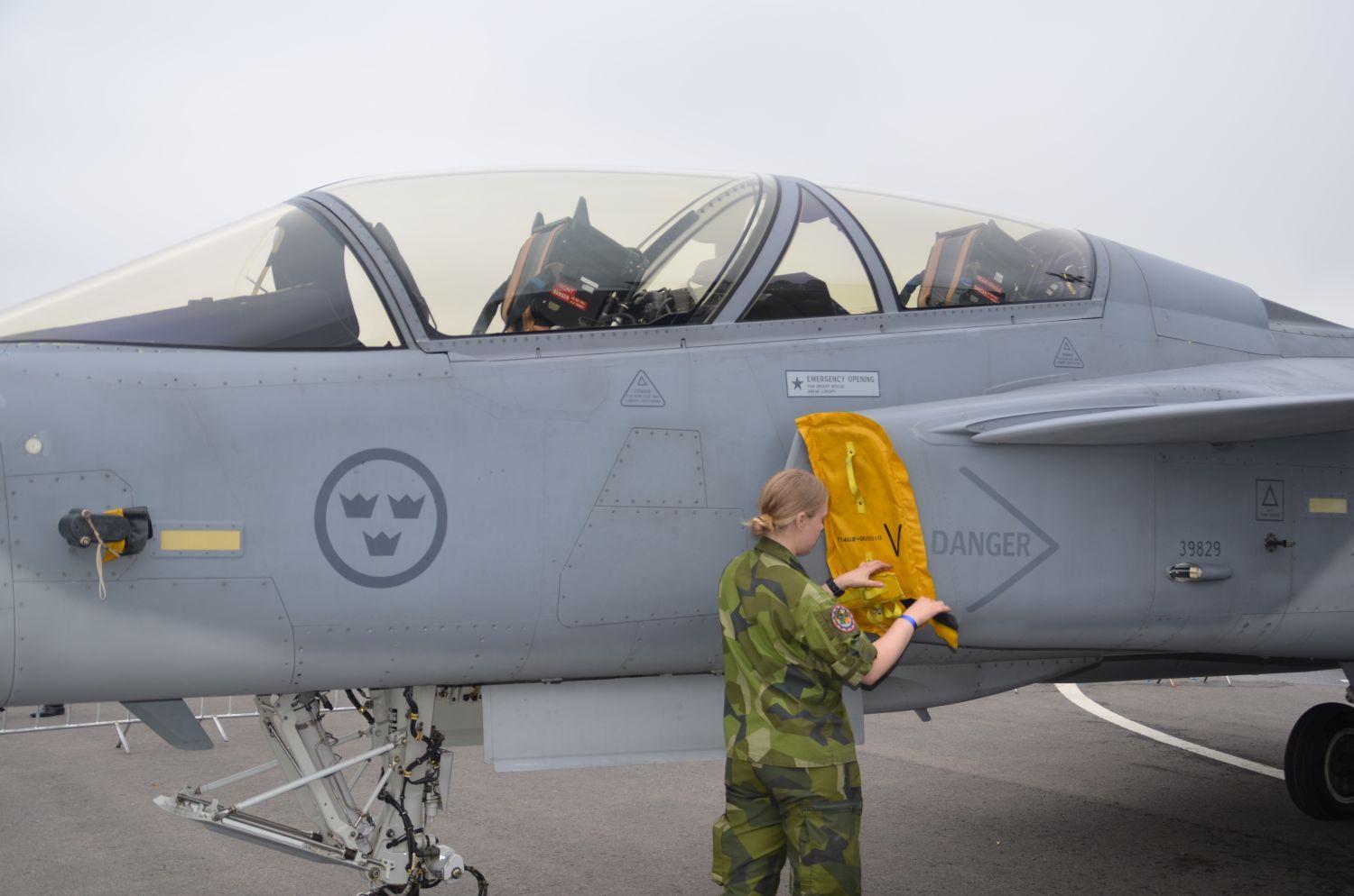 Ett svenskt Gripen jaktflygplan på Turku airshow i Åbo