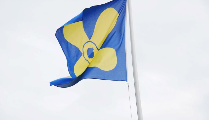 Kimitoös flagga.