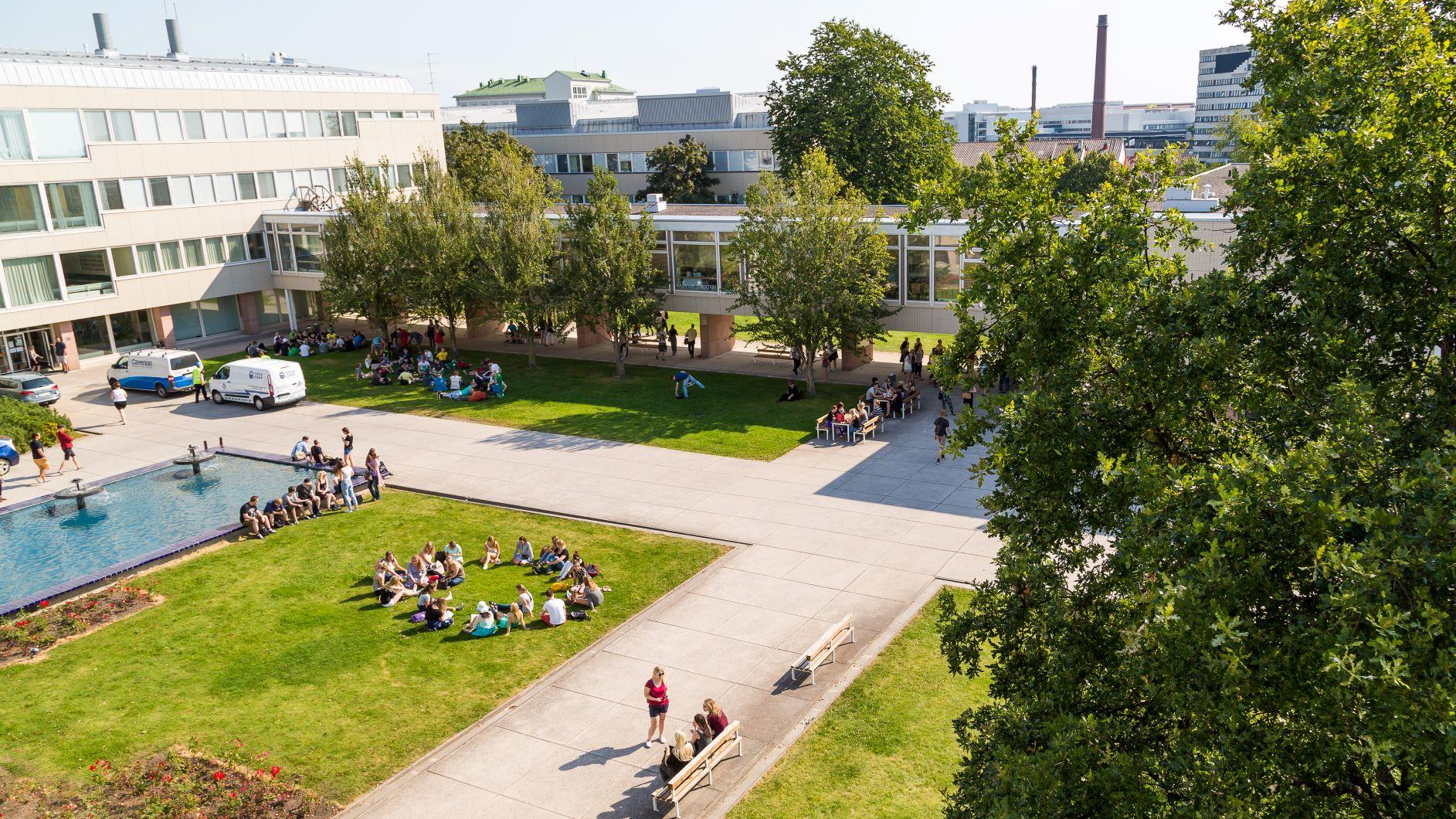 campusgård uppifrån
