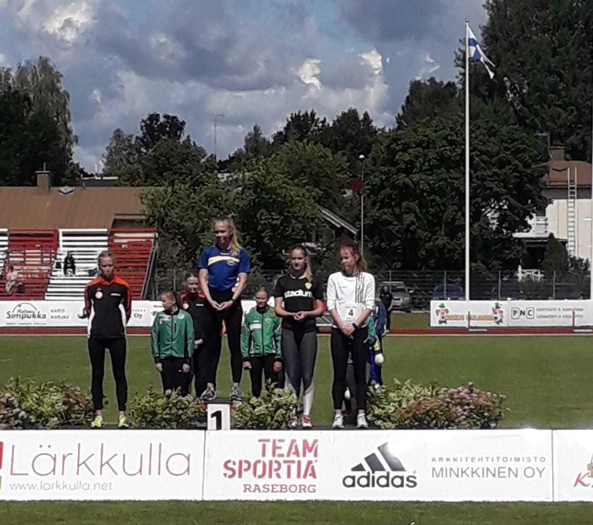 Julia Byman på prispallen