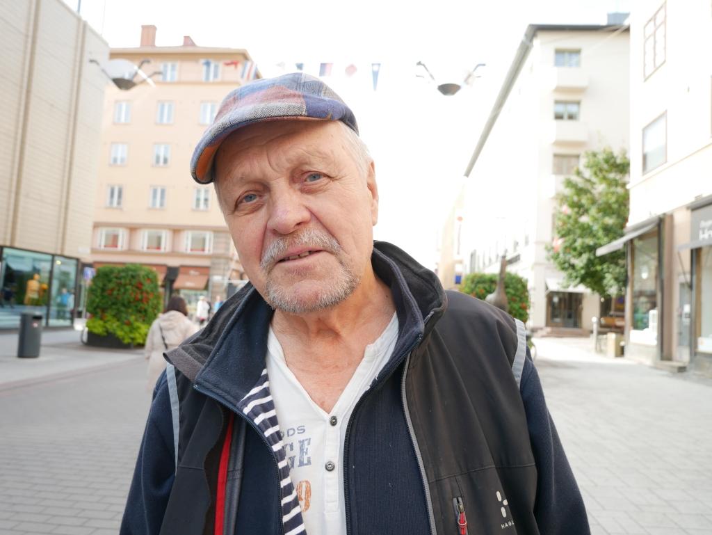 Pertti Räisönen pensionär, Åbo och Gustavs — Jag är osäker. Kanske är det en del av tidens melodi att ha en borgmästare, som är mera politisk. 