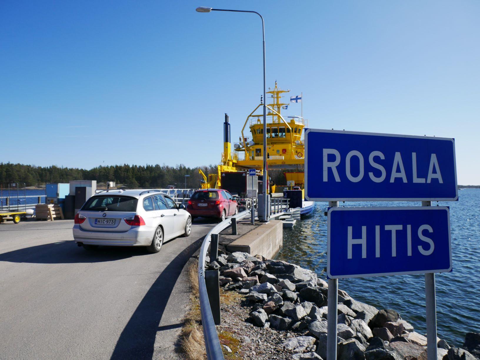 en färja vid havet