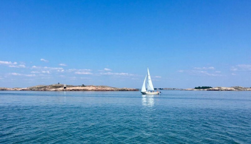 En segelbåt
