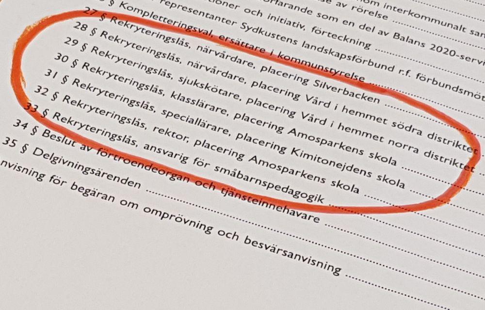 Ur ärendelistan i ett protokoll. Röd cirkel kring ärendena som handlar om rekryteringslås