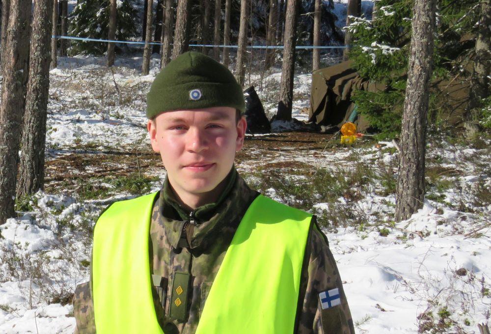 Soldat i skogsläger