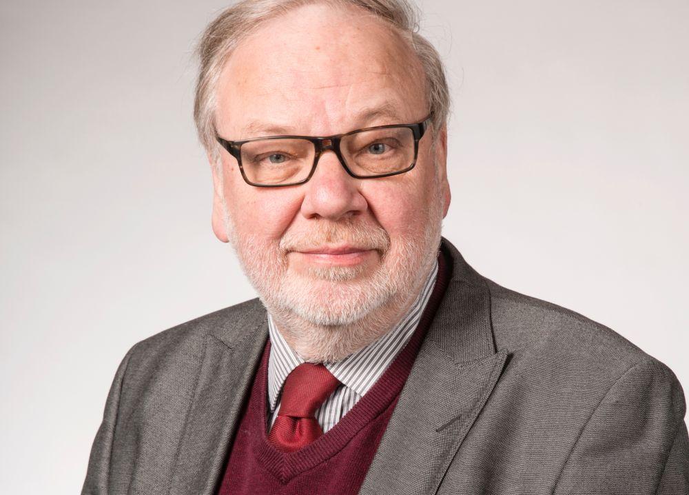 Man med glasögon.