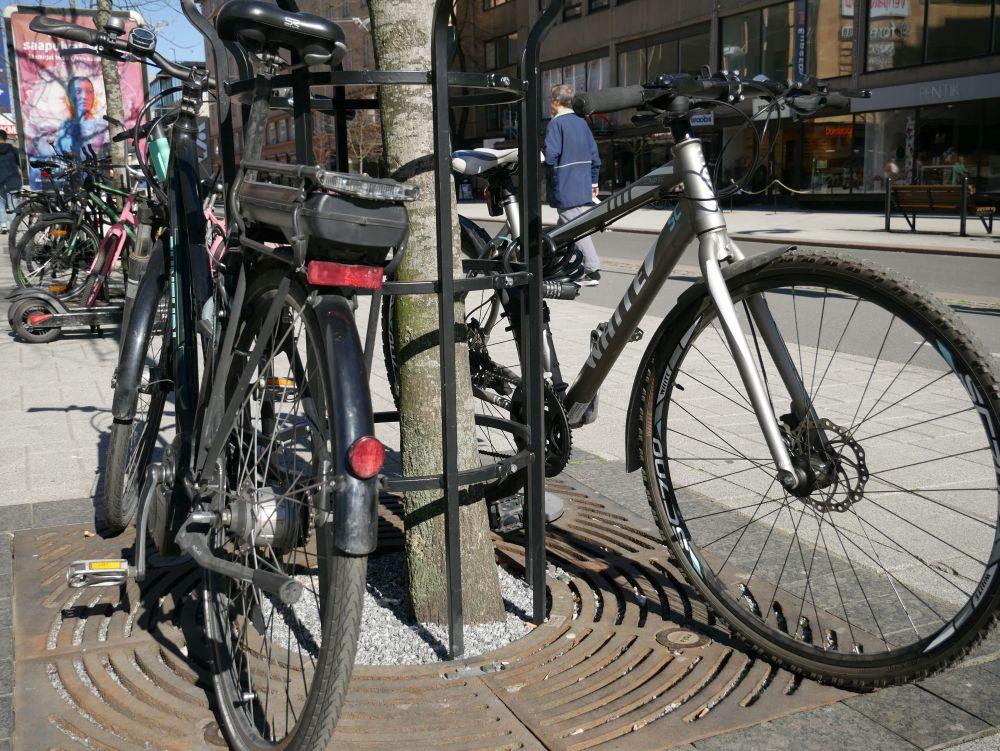 några cyklar på rad