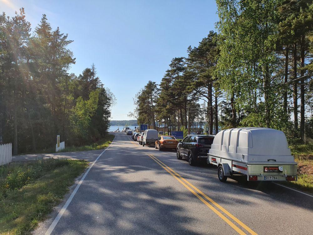 Bilar på kö.