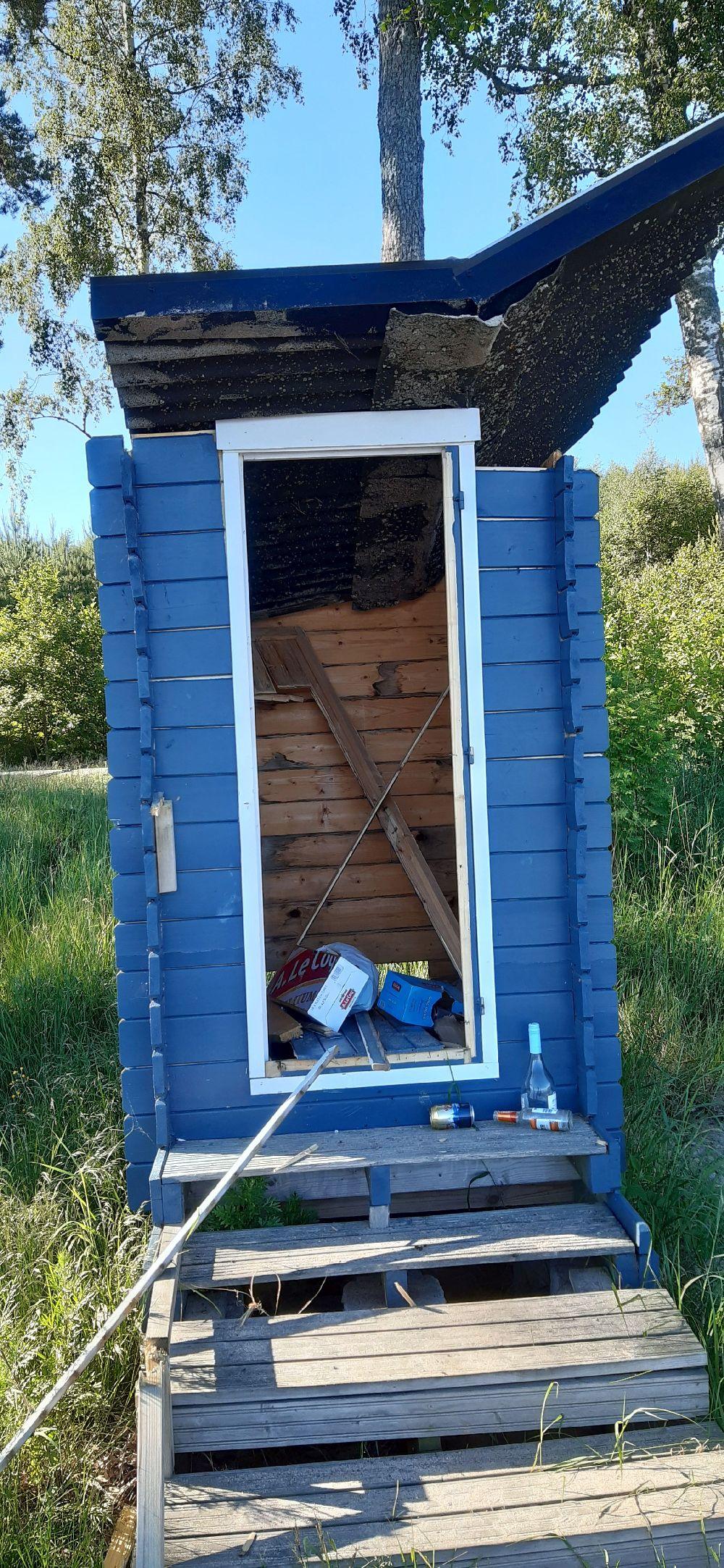 Omklädningshytt utan dörr och med taket upp och ned