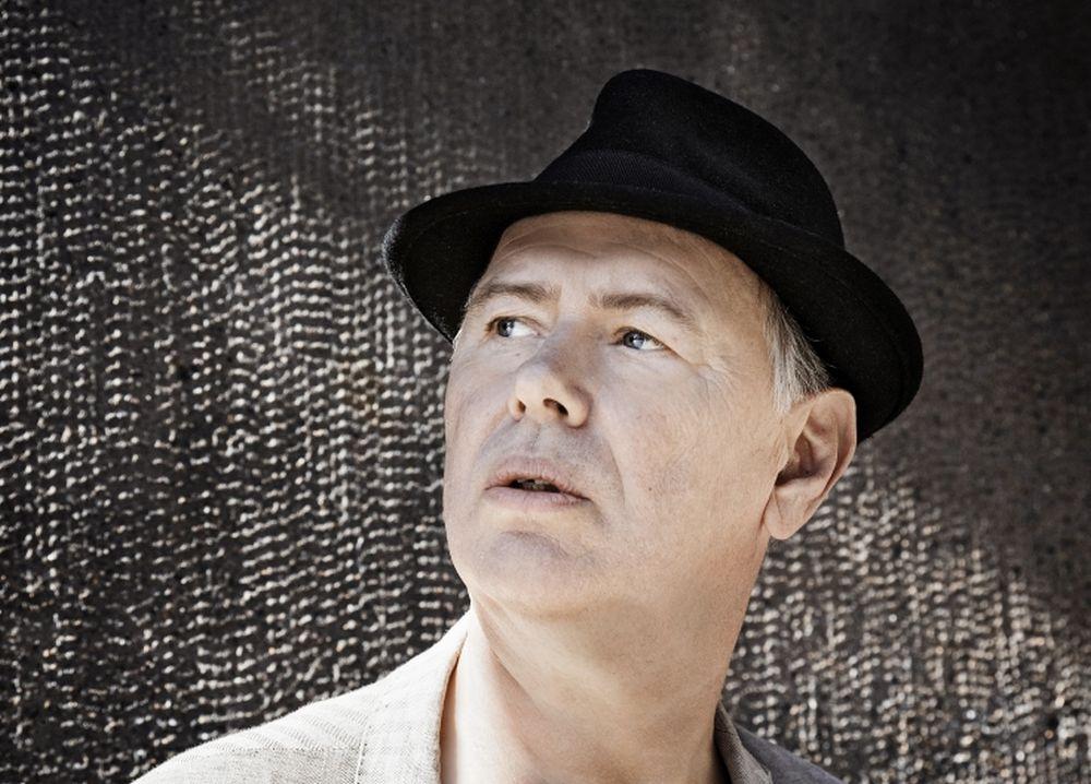 Medelålders man med hatt