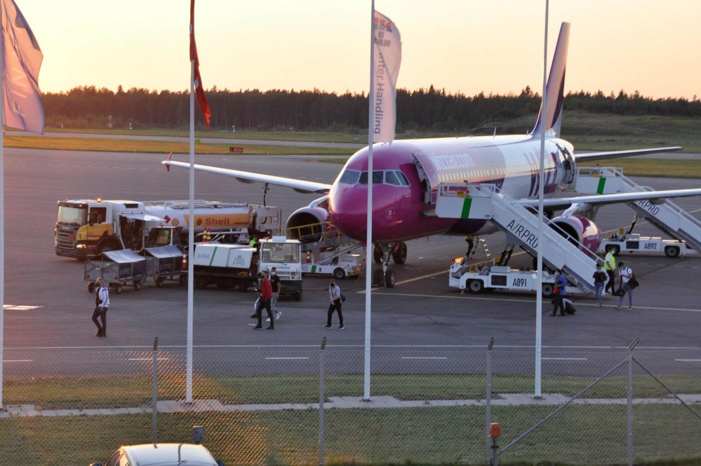 Ett flygplan på flygfältet