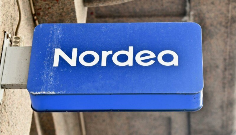 Nordeaskylt på en vägg.