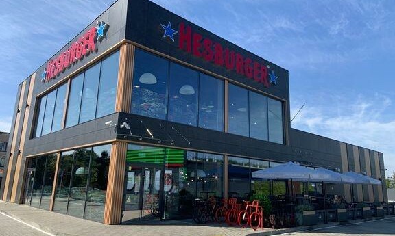 Tvåvånings-hesburger i Kiev.