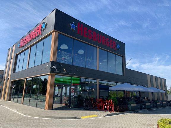 Tvåvånings-hesburger i Kiev.