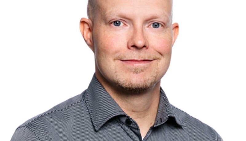 Man i skjorta.