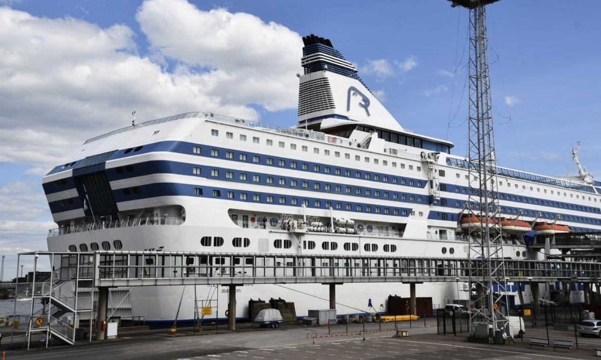 en silja line-färja i hamn