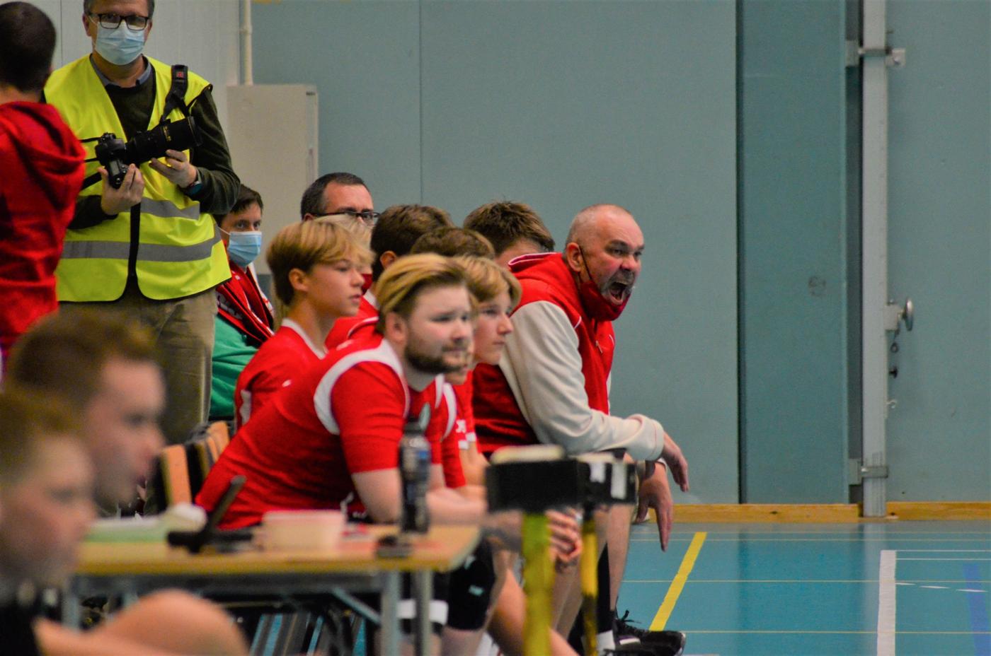 en handbollstränare ropar