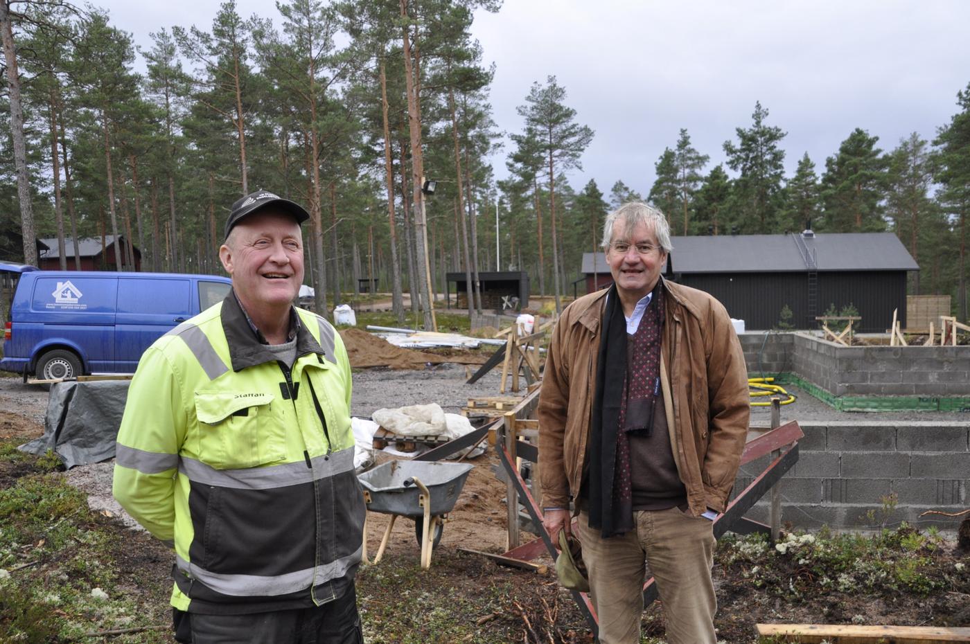 Två män på en byggarbetsplats