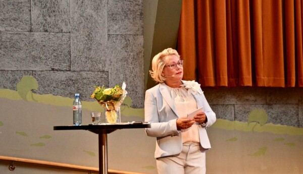 Kvinna på scen