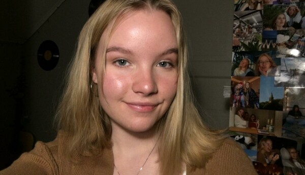 Leende kvinna.