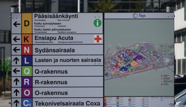 en informationsskylt vid ett sjukhus