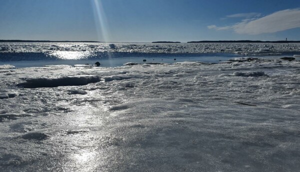Is, hav och sol.
