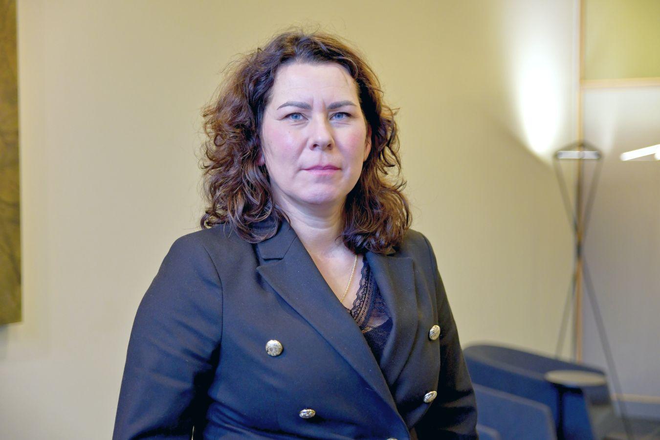 Kvinna inomhus