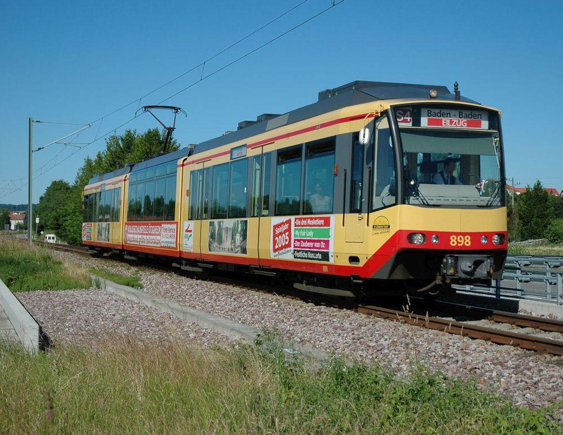 Spårvagn som också fungerar som lokaltåg