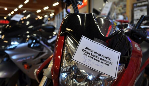 Motorcykel i motorcykelaffär