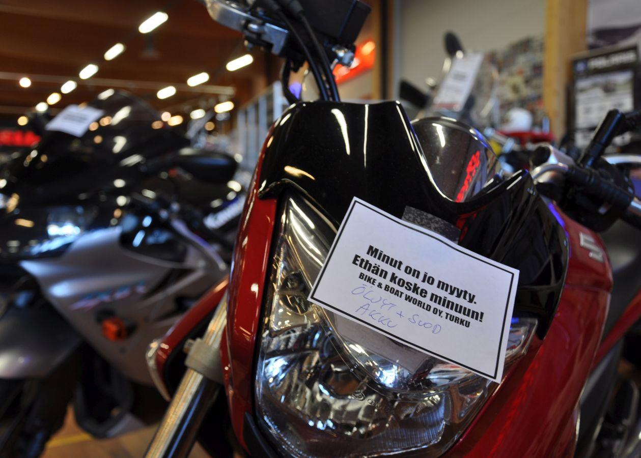 Motorcykel i motorcykelaffär
