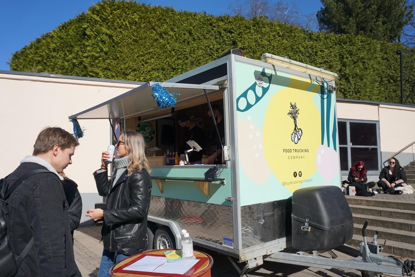 en foodtruck i solen