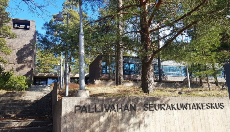 Kantig tegelbyggnad