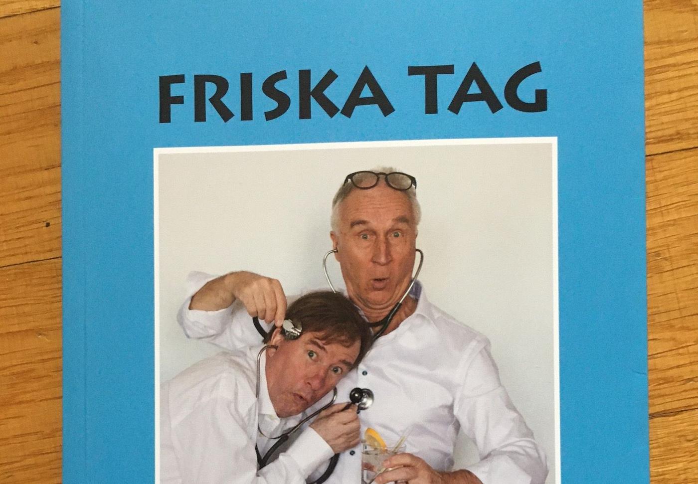 två män utklädda tiill läkare på en bokpärm