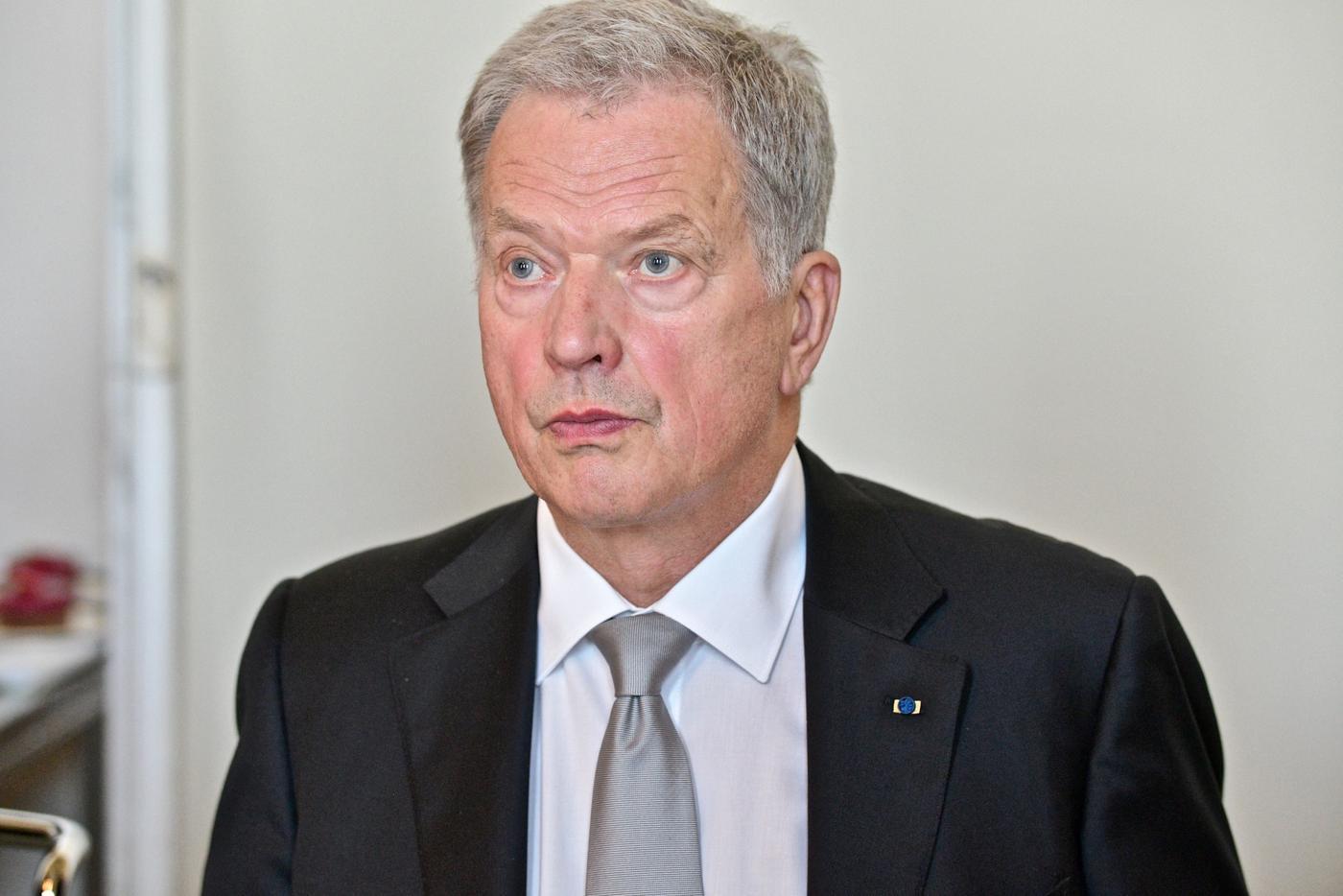 en man i kostym