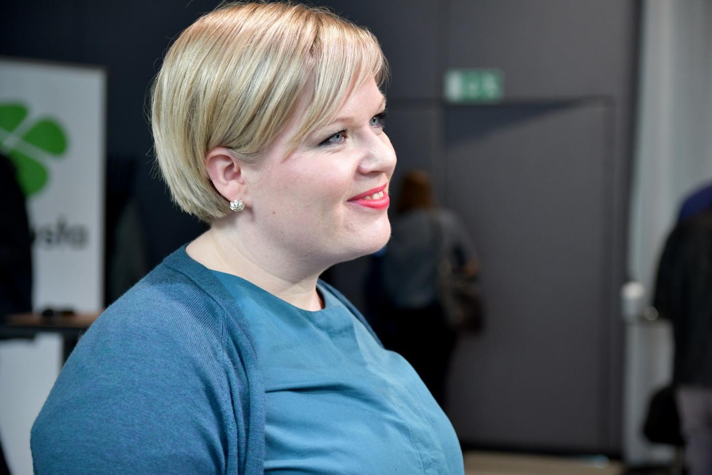 Leende kvinna.