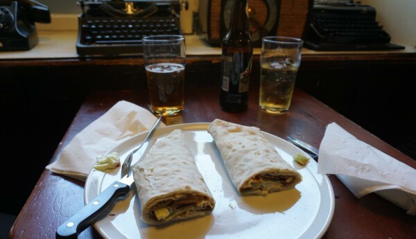 rullkebab på ett fat