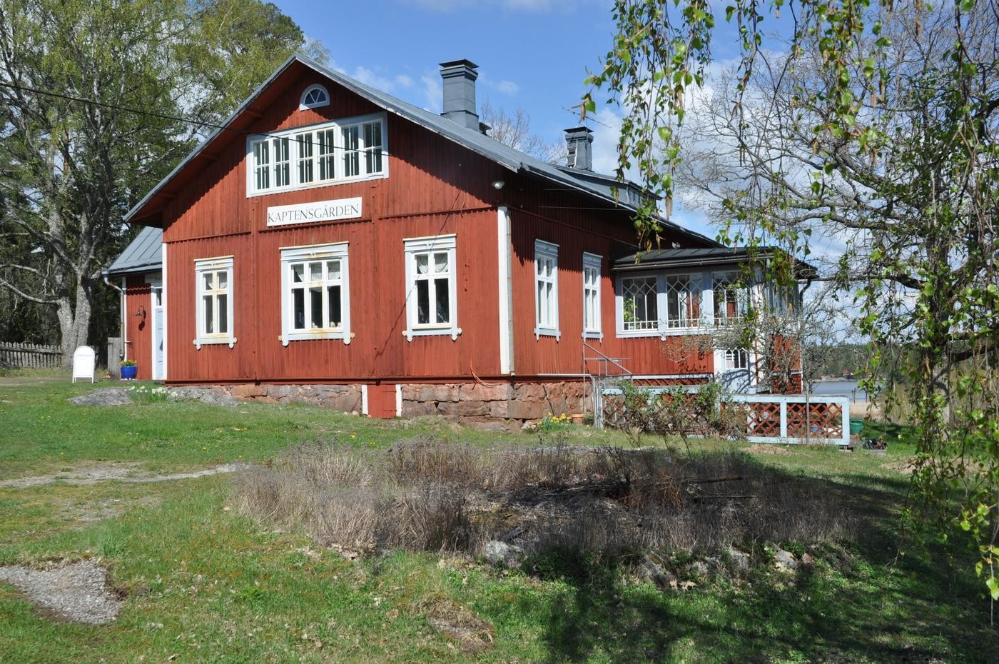 röd gård i Nagu