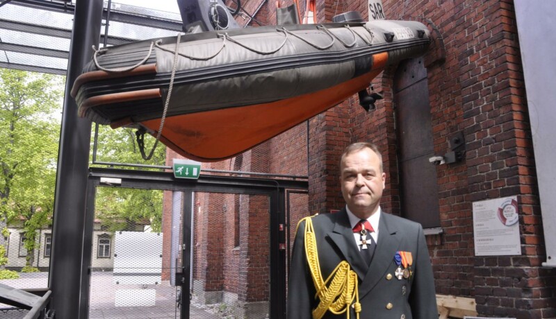 En sjövevakningsofficer under en båt
