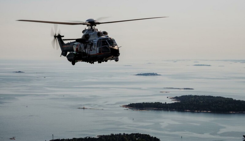 en helikopter