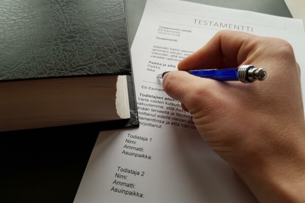 ett testamente som undertecknas
