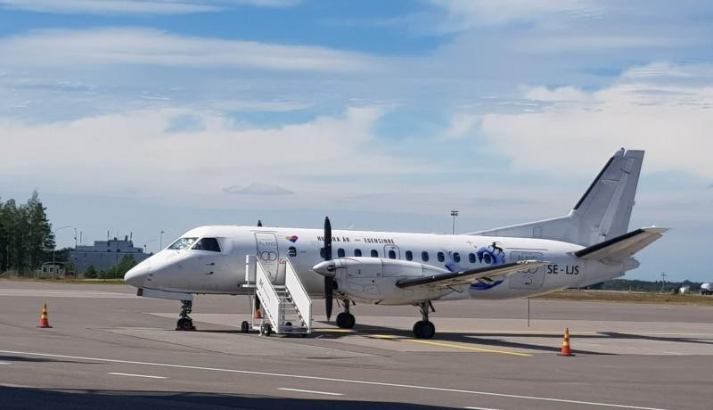 ett flygplan