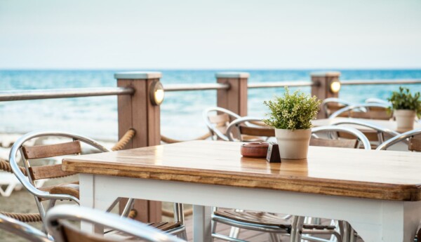 Ett café vid stranden