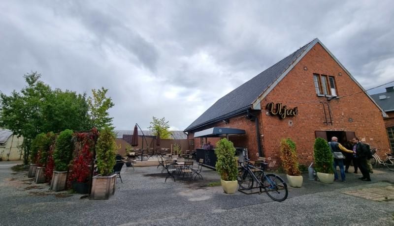en tegelbyggnad
